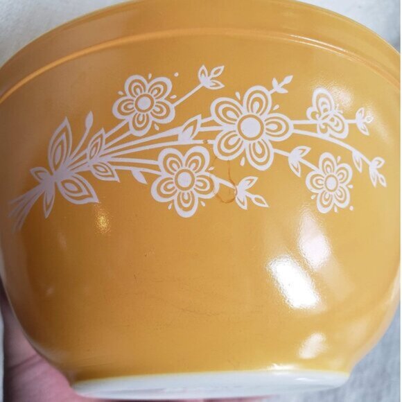 Vintage Pyrex Butterfly Gold 402 1.5L Small Mixing Bowl Yellow Retro 70s - Picture 6 of 9